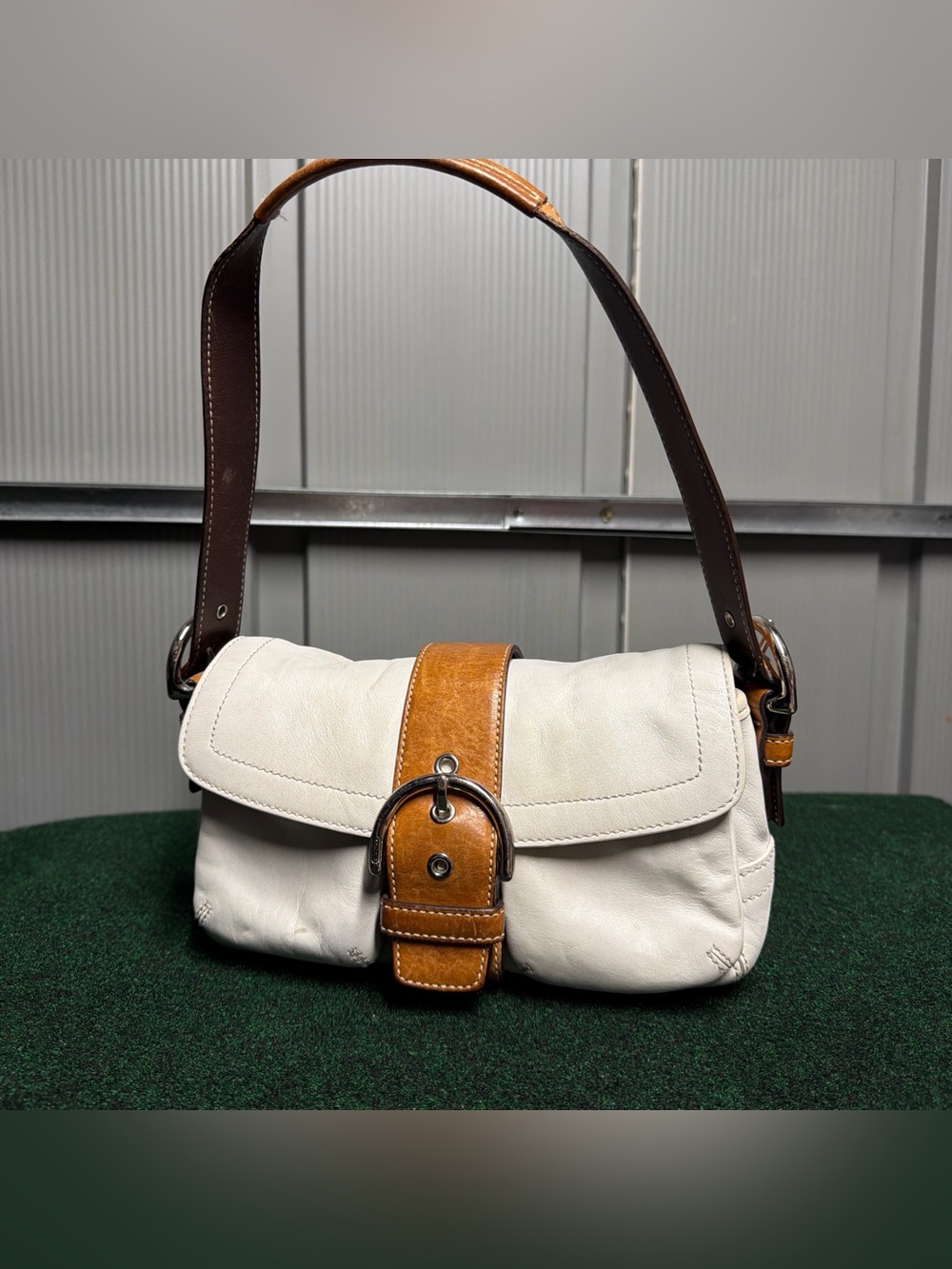 Beautiful Vintage COACH Y2K Soho Beige Shoulder Bag M04S 1446